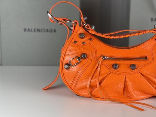 Balenciaga Le Cagole半月牙包，顶级仿货内幕价格如何？