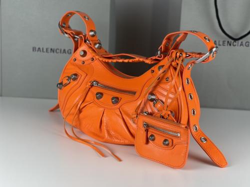 Balenciaga Le Cagole半月牙包，顶级仿货内幕价格如何？