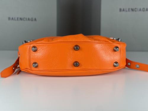 Balenciaga Le Cagole半月牙包，顶级仿货内幕价格如何？