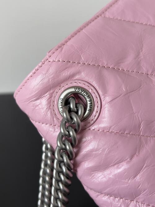 Balenciaga Crush链条包：如何辨别真假仿品