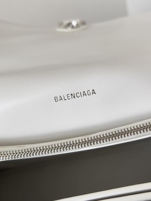 Balenciaga Crush链条包：仿品内幕揭秘