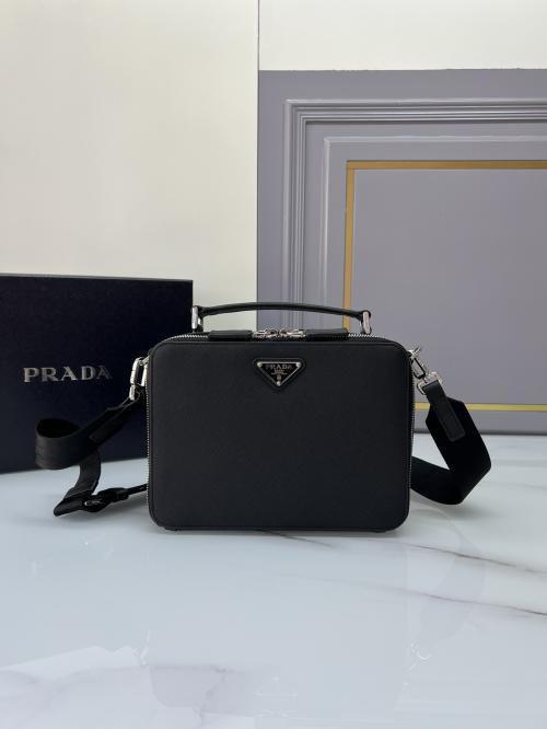 Prada Brique手袋：Saffiano皮革的高仿魅力