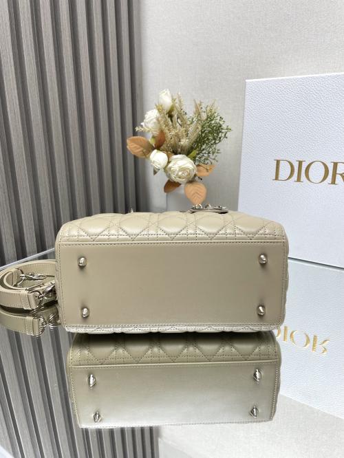 Dior Lady Dior手袋：奢华与优雅的完美结合，揭秘高仿市场内幕