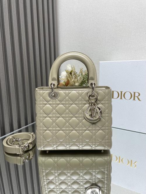 Dior Lady Dior手袋：奢华与优雅的完美结合，揭秘高仿市场内幕