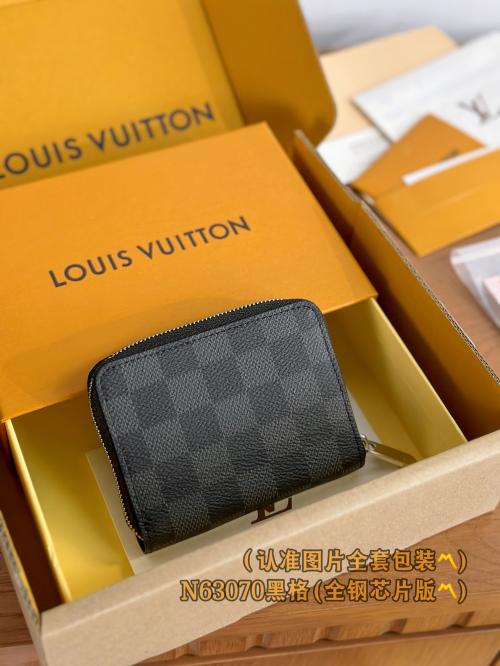 Louis Vuitton N63070 黑格个性化定制版拉链零钱包，仿品内幕揭秘