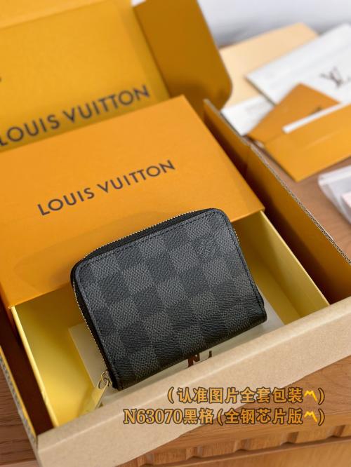 Louis Vuitton N63070 黑格个性化定制版拉链零钱包，仿品内幕揭秘