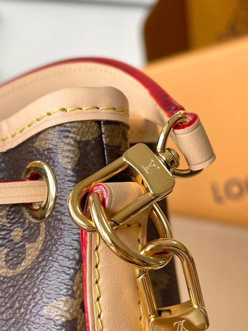 Louis Vuitton M11305 Speedy Nano童趣款，仿品市场揭秘