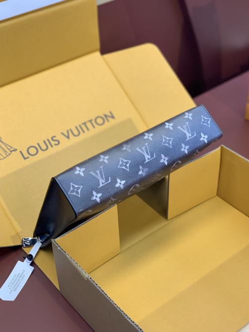 Louis Vuitton POCHETTE VOYAGE 手拿包，揭秘市场仿品内幕