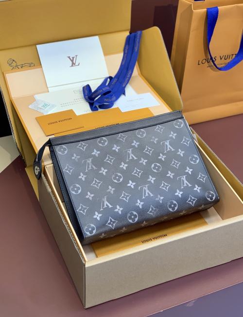 Louis Vuitton POCHETTE VOYAGE 手拿包，揭秘市场仿品内幕