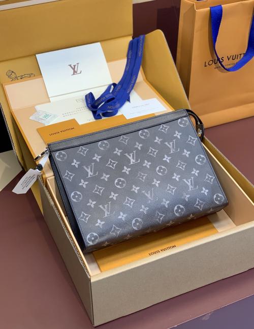 Louis Vuitton POCHETTE VOYAGE 手拿包，揭秘市场仿品内幕