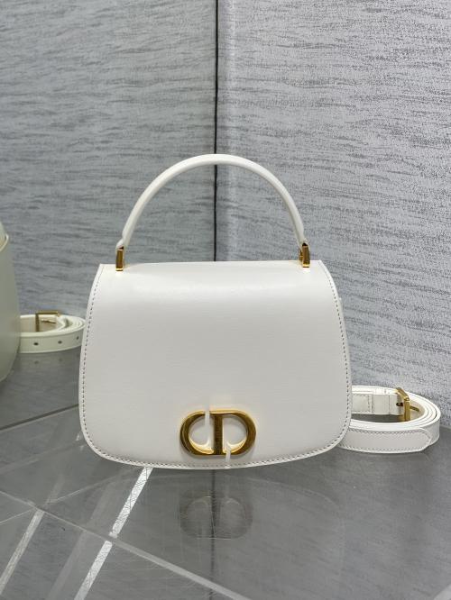 Dior 30 Montaigne中号秋冬款，精仿如何辨别？