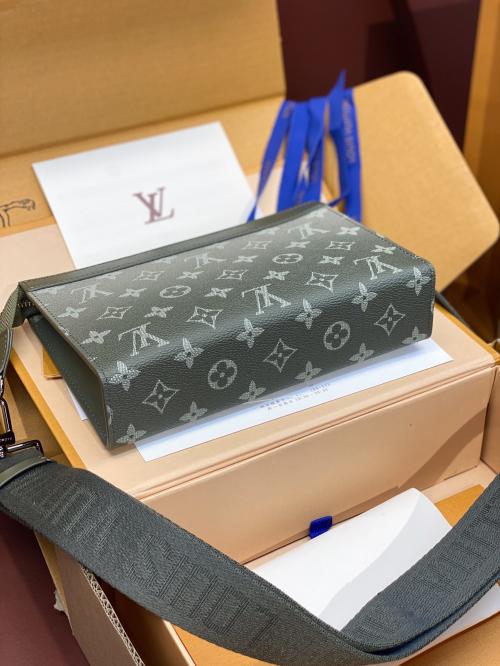 Louis Vuitton M81124渐变灰系列：高仿价格内幕揭秘