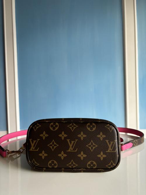 独特的Louis Vuitton Neverfull Bandoulière Inside Out BB手袋：奢华与实用的完美结合