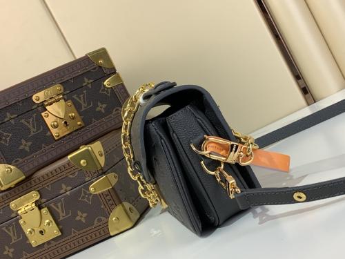 Louis Vuitton M22942 East West Métis 手袋，仿品内幕揭秘