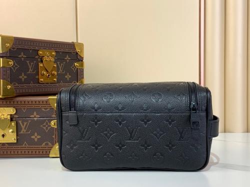 Louis Vuitton M11黑色洗漱包，仿品内幕揭秘