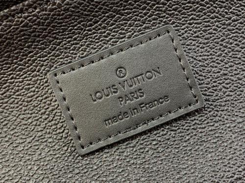 Louis Vuitton M11黑色洗漱包，仿品内幕揭秘